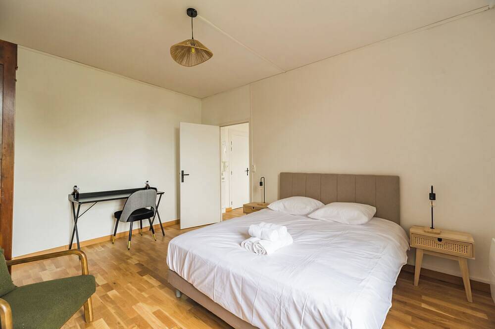 Appartement entier, Hôtel Lefort - La bretonne authentique vue jardin - Proche gare et centre in Guingamp, Région de Guingamp