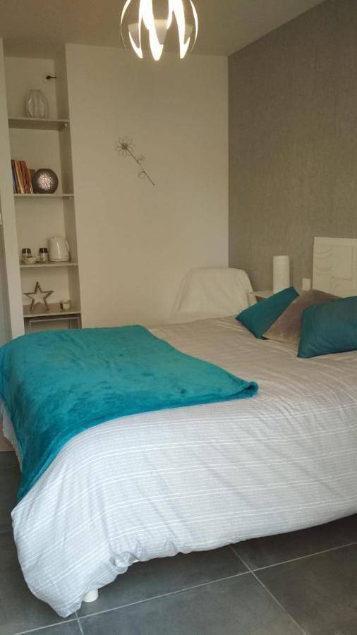Chambre d’hôte pour 2 personnes, avec Terrasse ainsi que Jardin et Piscine