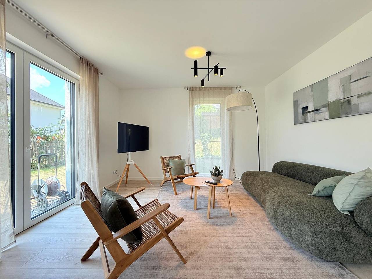 Ganze Wohnung, Moderne Suite Harmony mit überdachter Terrasse nahe See und Strand in Uhldingen-Mühlhofen in Unteruhldingen, Obersee (Bodensee)