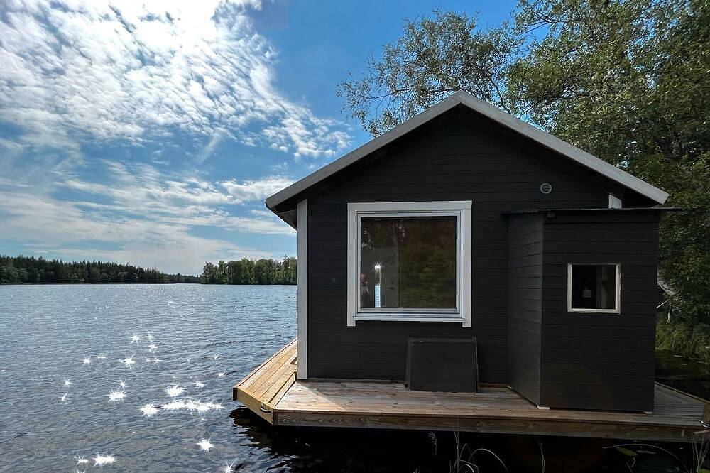 Cozy Tiny Houseboat in the Nature in Jönköpings län