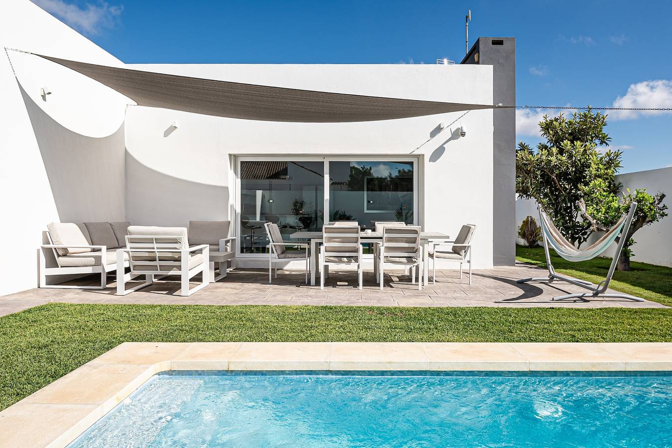 Villa 'Chill Out Of City' mit privatem Pool, Wlan und Klimaanlage in Pago del Humo, Chiclana de la Frontera