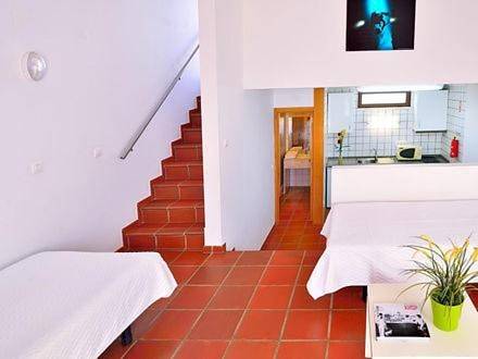 Location de vacances pour 4 personnes, avec vue ainsi que jardin et piscine à Porto Covo - 3