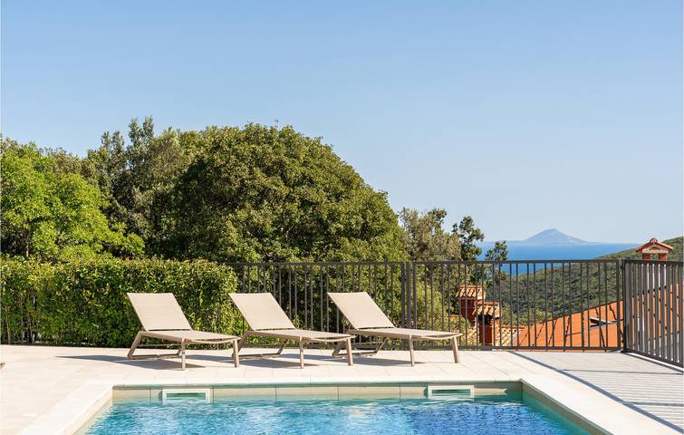 Moderne 2-Zimmer-Wohnung mit Pool, Parkplatz und 2 km Entfernung zum Strand in Labin Stadt, Labin