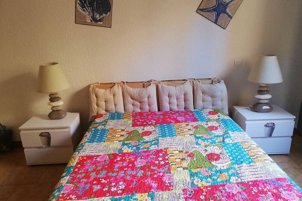 Ganze Wohnung, Appart F3, 75m2 Anlage im Erdgeschoss mit eigenem Zugang, zugewiesenen Parkplatz in Monticello, Calvi und Umgebung