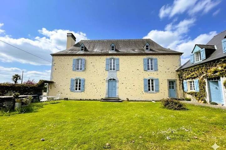 Location de vacances pour 9 personnes, avec jardin dans Lucgarier