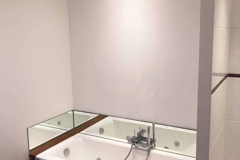 Entire apartment, Magnificent 158m² loft in Caluire le bas, 10mm from Lyon 6, in Caluire-et-Cuire, Rhône