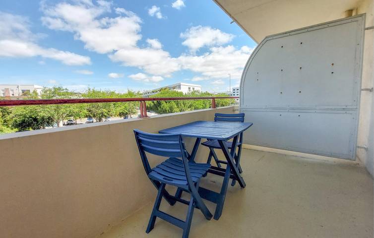 Entire holiday apartment, Cozy Apartment 500m from Beach with Pool & Parking in La Rochelle, La Rochelle region