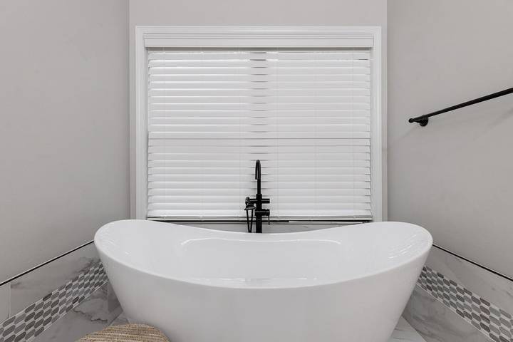 Vacation rental for 12 people, with balcony and yard in Lake Hamilton