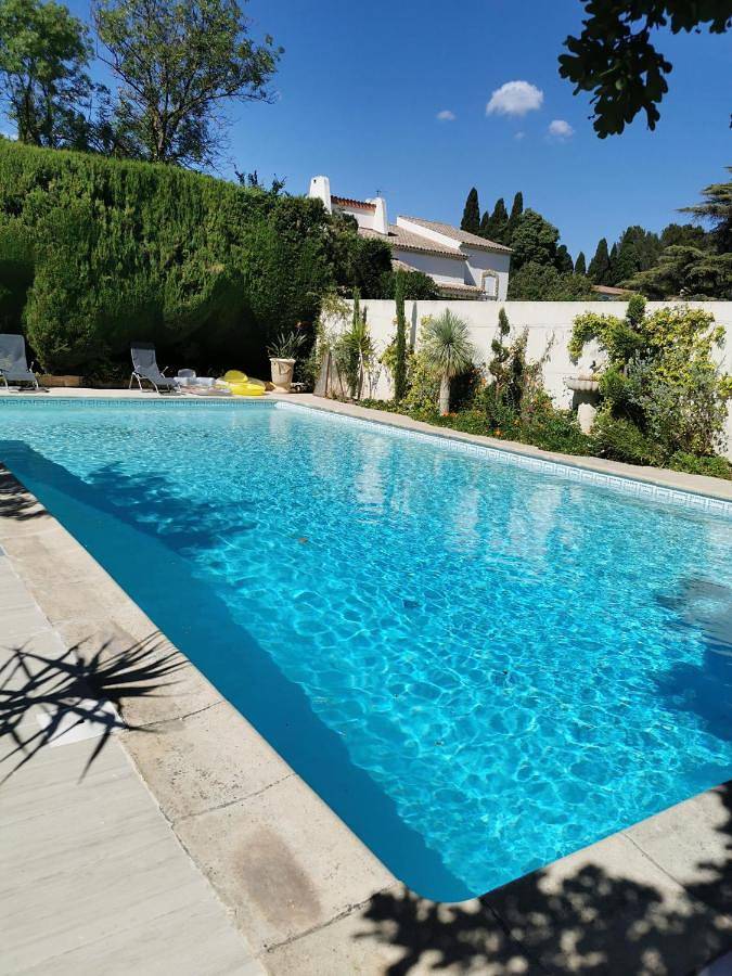 Gîte pour 2 personnes, avec terrasse ainsi que jardin et piscine à Paradou - 3