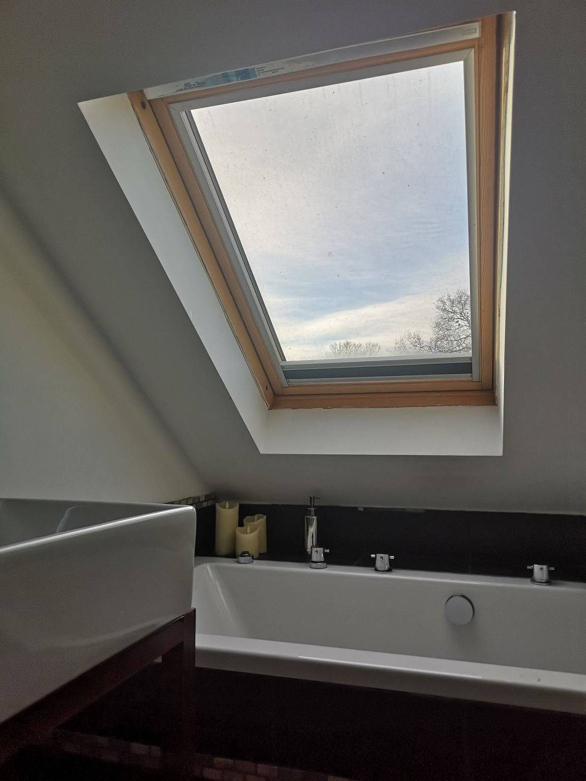 Ganze Wohnung, Nettes „Bijous“ -Db-Zimmer-Apartment auf dem Dachboden in Spelthorne, Surrey