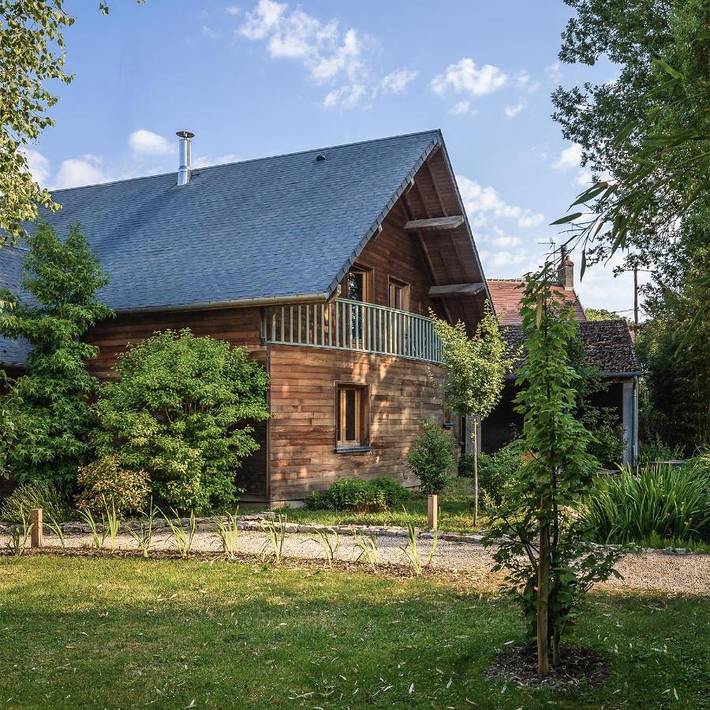 Gîte pour 2 personnes, avec jardin et vue dans Pougny