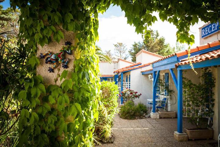 Hôtel pour 3 personnes, avec piscine et terrasse