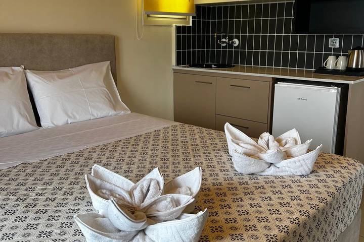 Location de vacances pour 15 personnes, avec balcon et piscine ainsi que vue sur l’océan et jardin à Chersónissos - 3