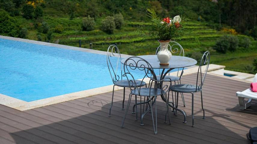Gîte pour 8 personnes, avec vue et jardin ainsi que piscine et terrasse dans Poiares