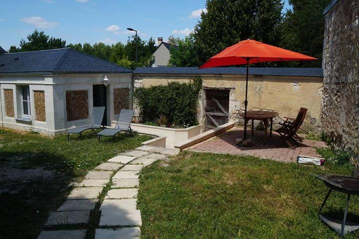 Location de vacances pour 2 personnes, avec Terrasse et Jardin à Vernoil-le-Fourrier