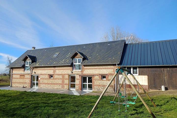 Gîte pour 11 personnes, avec jardin et sauna ainsi que terrasse et jacuzzi