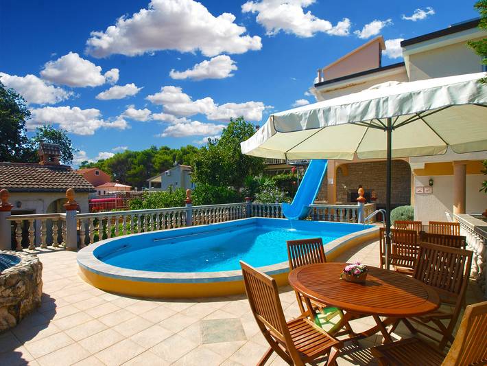 Ferienwohnung für 4 Personen, mit Terrasse und Pool in Pula-Medulin - 2