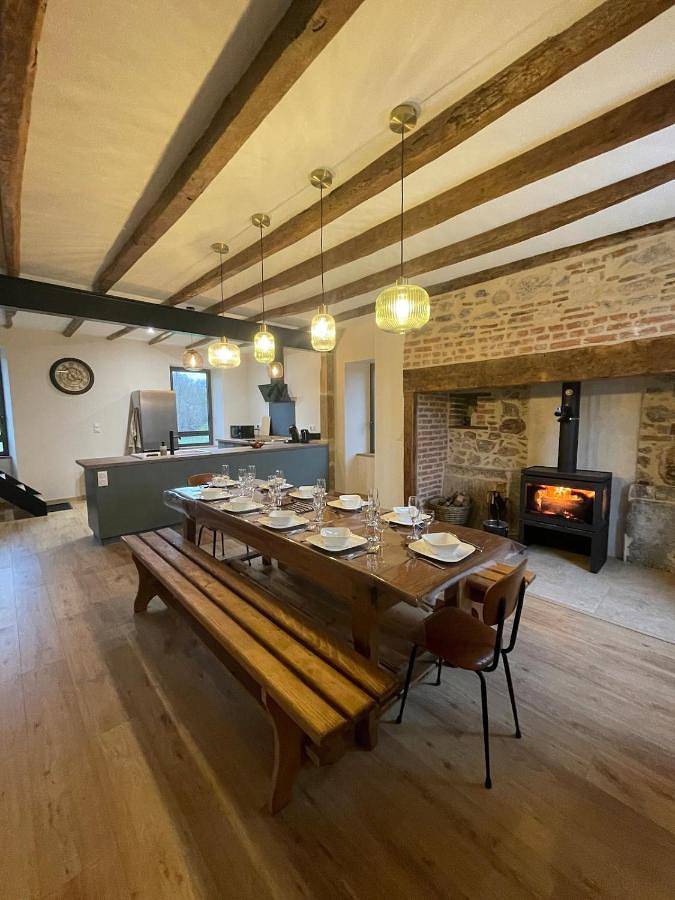 Location de vacances pour 10 personnes, avec piscine ainsi que terrasse et jardin à Felzins