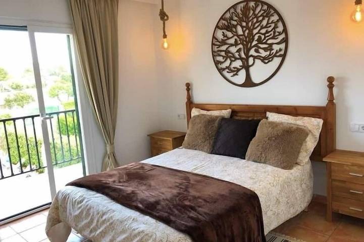 Villa pour 6 personnes, avec balcon ainsi que jardin et piscine, animaux acceptés à Cala Romantica - 2