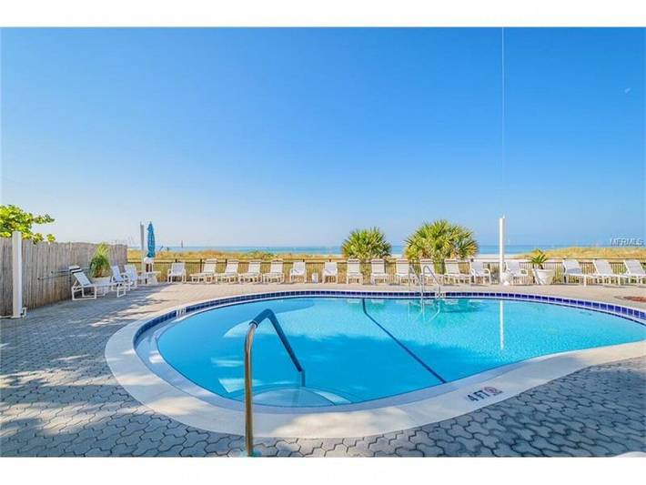 Vacation rental for 6 people, with pool and balcony in Madeira Beach