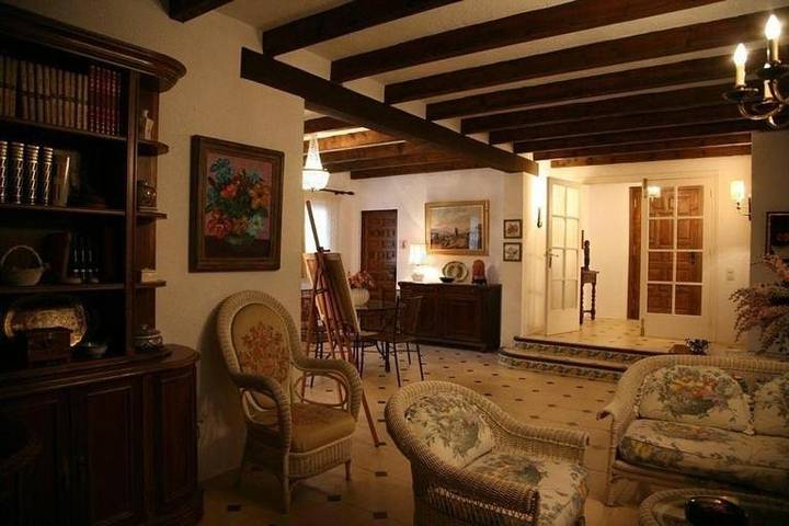 Chalet para 8 personas, con vistas además de piscina y jardín en Serranía Baja - 3