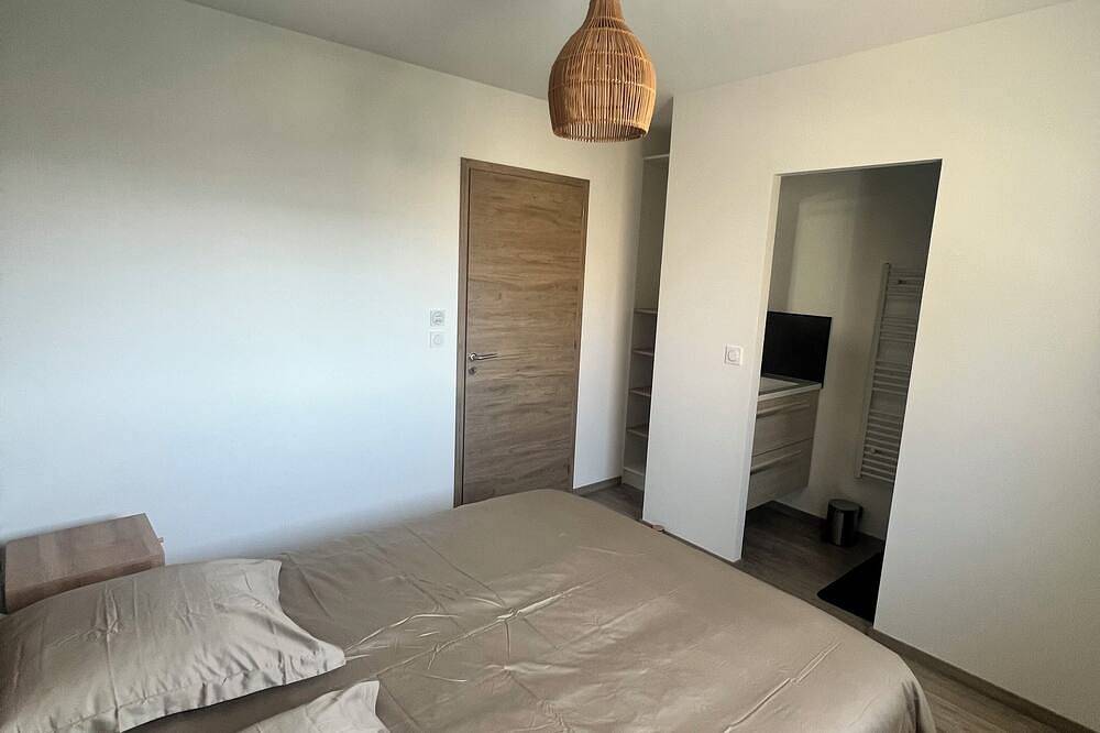 Gîte Lola tout confort 6 personnes in Saint-Georges-de-la-Rivière, Côte de la Déroute