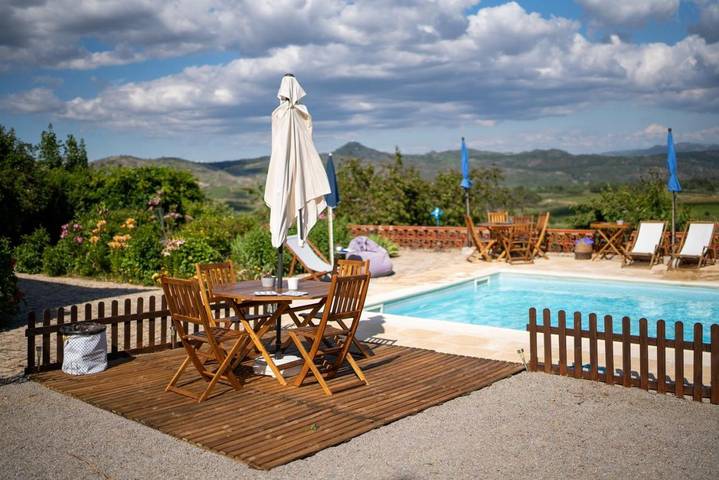 Gîte pour 2 personnes, avec Terrasse ainsi que Jardin et Piscine dans Alijó