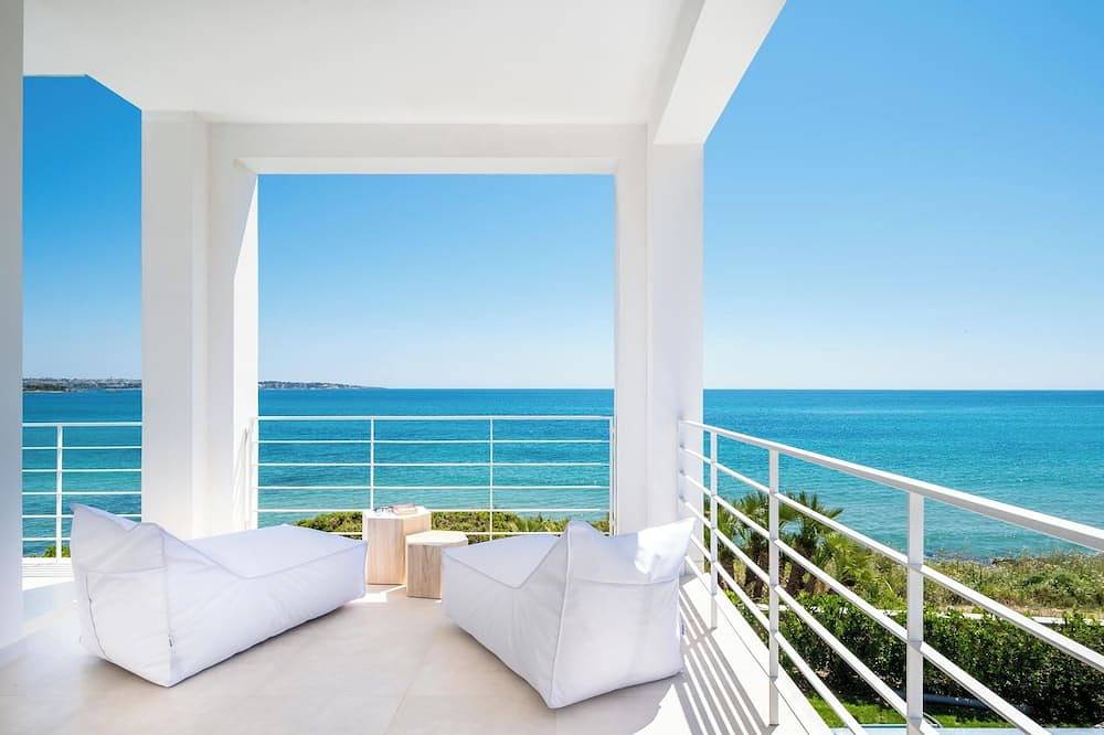 Villa di lusso fronte mare con infinity pool – Arenella, Siracusa in Siracusa, Siracusa e dintorni
