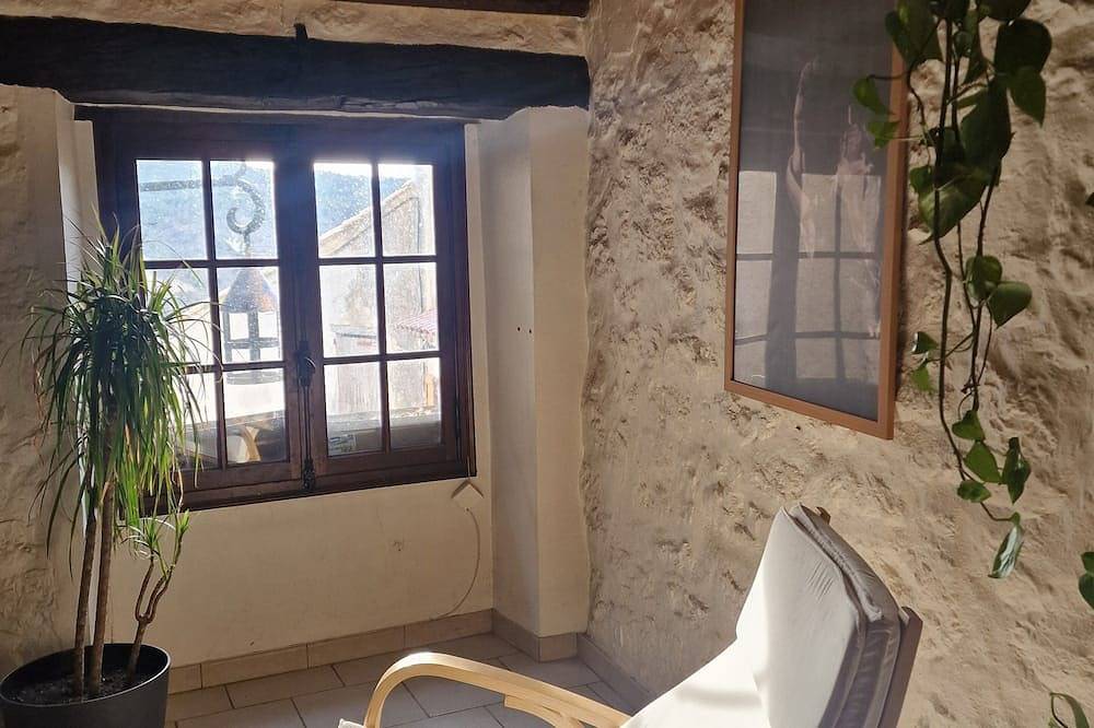 Jeonna stone house in Coursegoules, Mediterranean Coast (France)