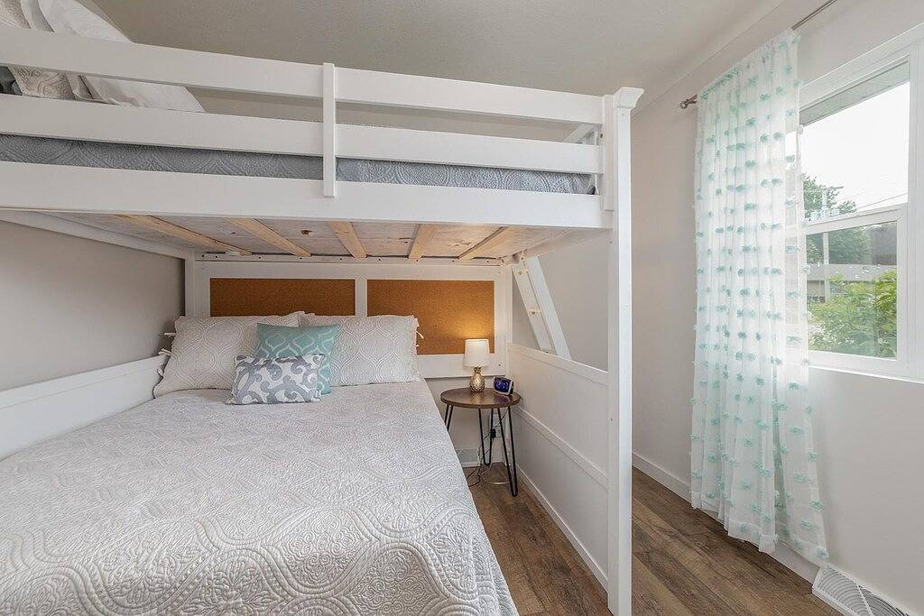 Greystone Home -Excellent location Updated Style! in Springfield (MO), Greene County (MO)