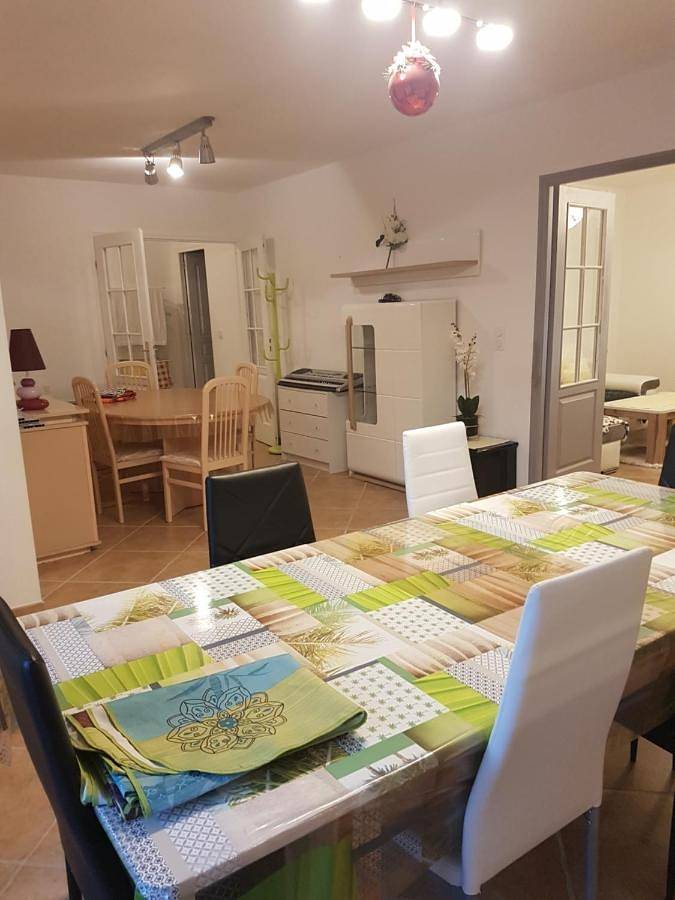 Location de vacances pour 2 personnes, avec Terrasse ainsi que Jardin et Vue à Saint-Just-Sauvage