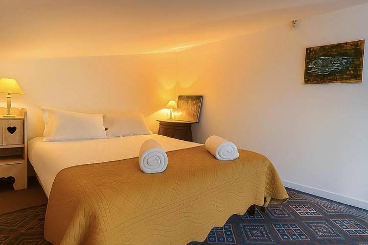 Gîte pour 12 personnes, avec Terrasse et Jardin ainsi que Piscine et Vue à Mâcon - 2