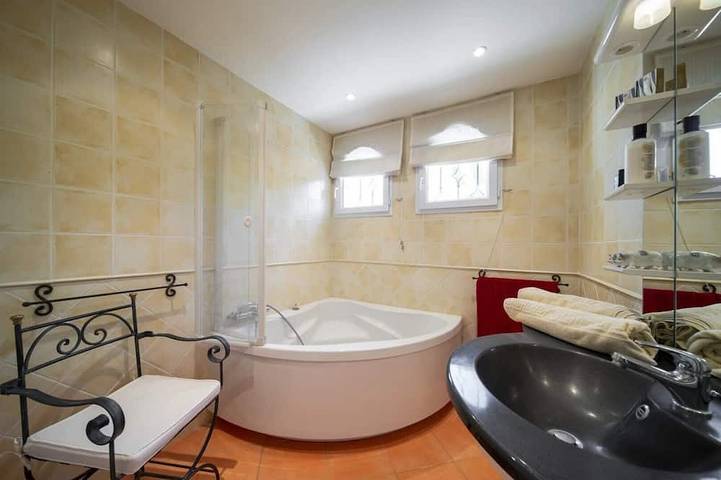 Appartement de vacances pour 6 personnes, avec Terrasse ainsi que Jardin et Piscine à Vence