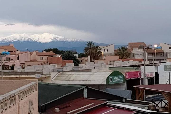 Gîte pour 2 personnes, avec vue et terrasse, animaux acceptés dans Port De Saint Cyprien - 3