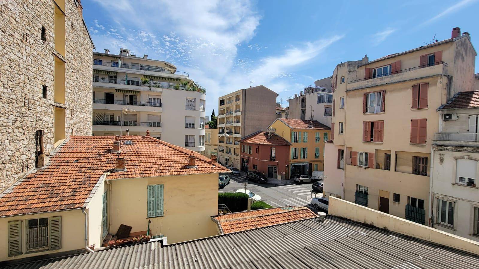 Hel semesterlägenhet, Comfy 2 bed coastal escape with full aircondition in Nice, Medelhavskusten (Frankrike)