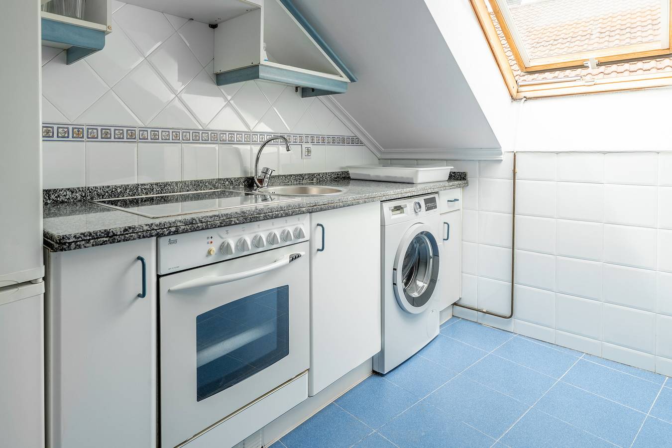Entire apartment, Apartment 'Alameda' with Wi-Fi in El Puente, Cangas de Onís