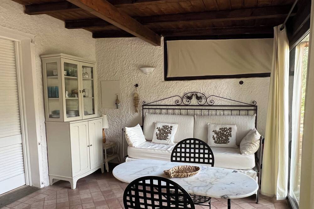 Ganze Wohnung, Santa Margherita Di Pula: Delightful apartment 150 meters from the sea in Santa Margherita di Pula, Pula und Umgebung