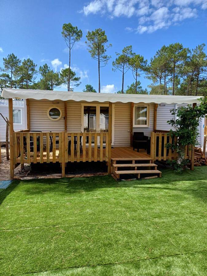 Camping pour 6 personnes, avec Terrasse ainsi que Jardin et Piscine