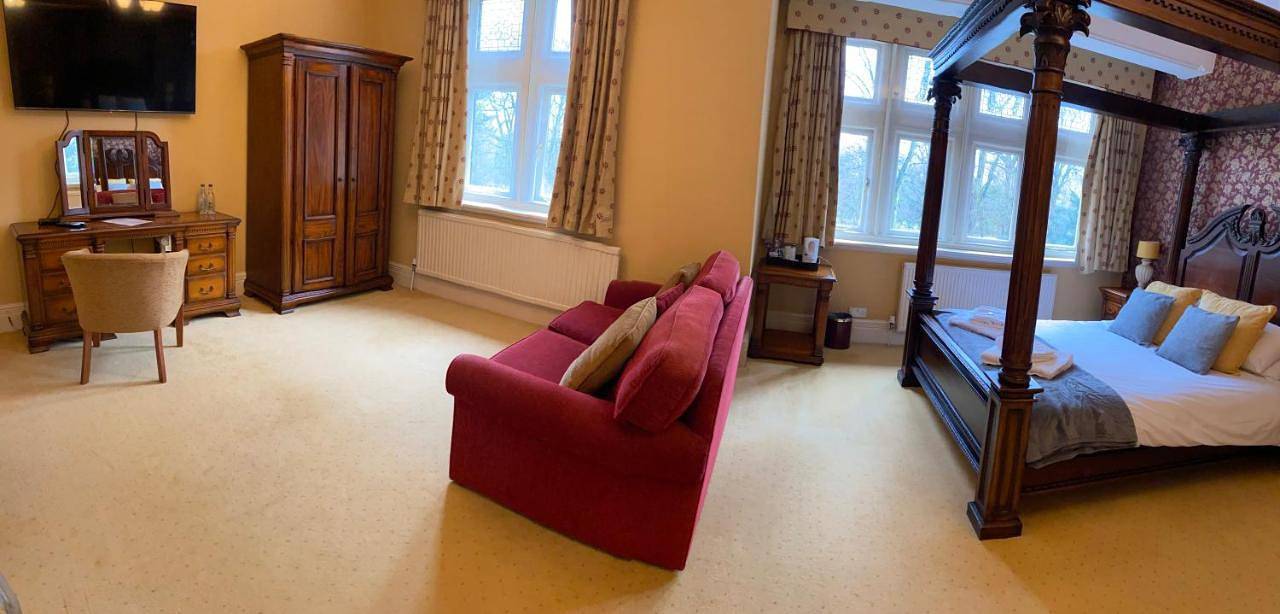Small Twin Room in Darley Dale, Derbyshire