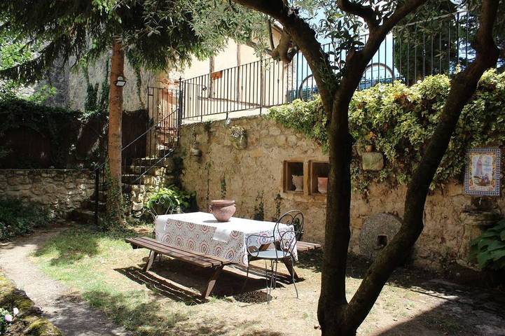 Gîte pour 8 personnes, avec Terrasse et Jardin