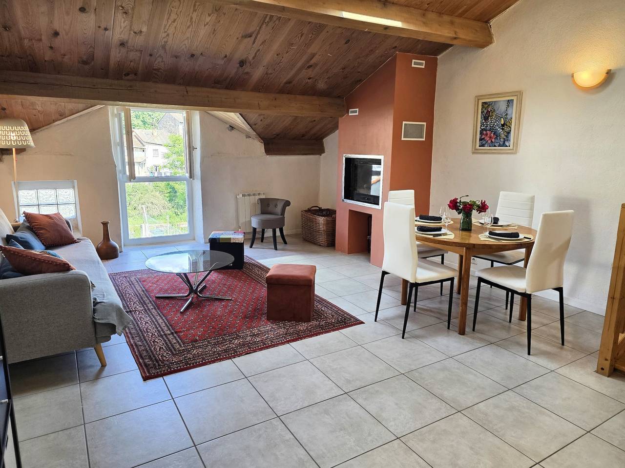 Ganze Wohnung, Elegantes T3-Apartment mit Terrasse im Herzen von Vals-les-Bains in Vals-les-Bains, Parc naturel régional des Monts d'Ardèche