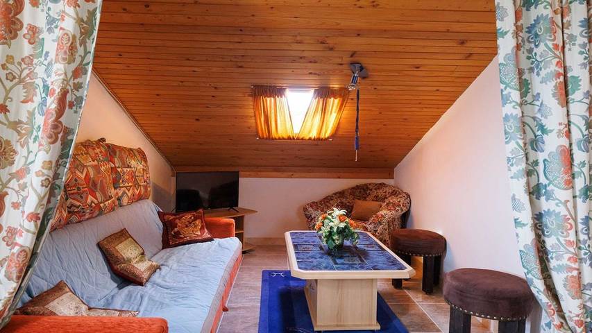 Ferienwohnung für 4 Personen, mit Garten in Pinezici