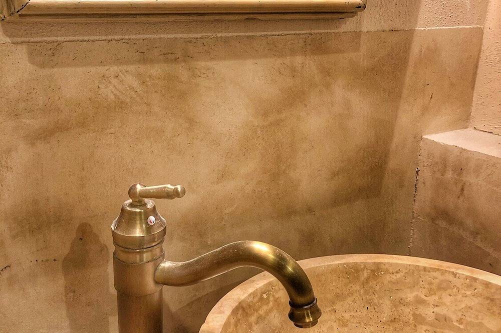 Provence Haus mit Berg und Land Ansichten und Bistro Next Door in Saint-Martin-de-Castillon, Regionaler Naturpark Luberon