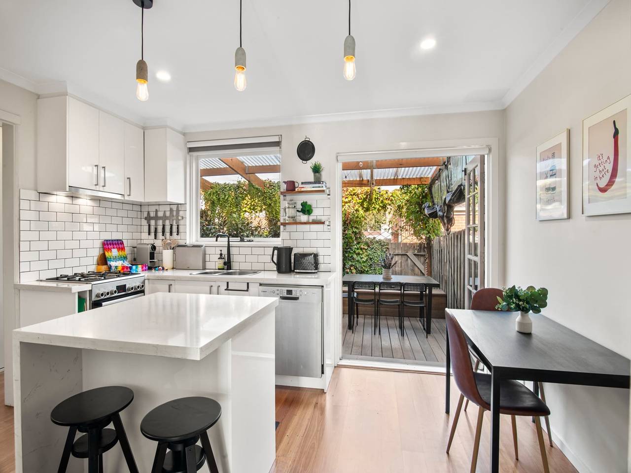 Entire apartment, Family Friendly 3-Bed with Courtyard & Parking in Melbourne, Moonee Valley City