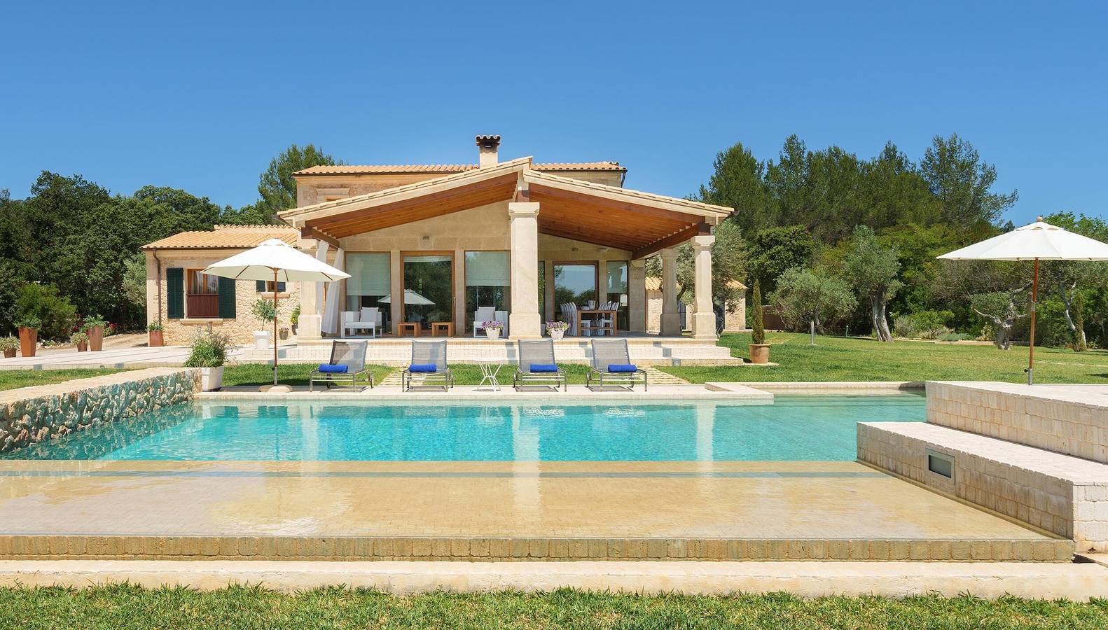 Beautiful Villa "Golf Marina" with Mountain View, Pool, Whirlpool, Wi-Fi and Air Conditioning in Pollença, North Majorca