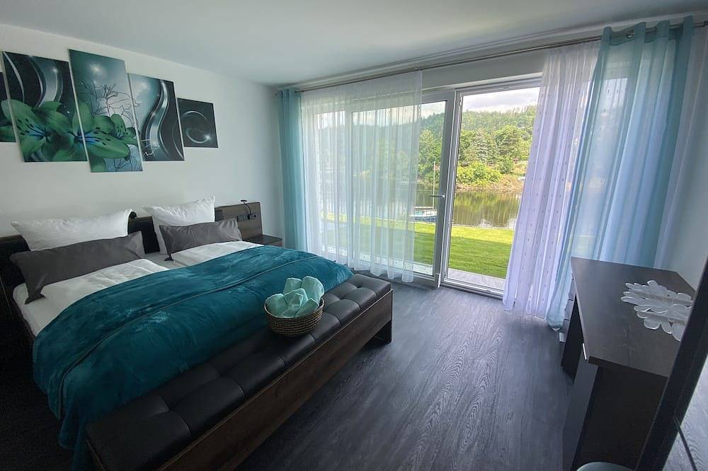Ganze Wohnung, Apartments-Saaldorf Wg1 mit Terrasse und Blick auf den Stausee in Saaldorf, Bad Lobenstein