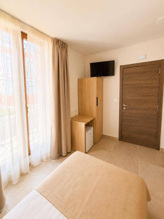 Casa de huéspuedes para 2 personas, con vistas además de jardín y terraza en Corredor De Almansa - 2