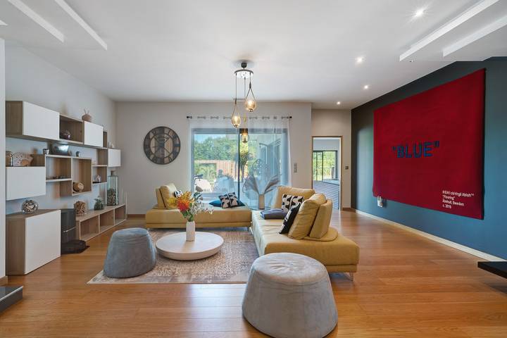 Villa 'De L’isle' with Private Pool, Wi-Fi, and Air Conditioning in Camps-sur-l'Isle, Libourne region