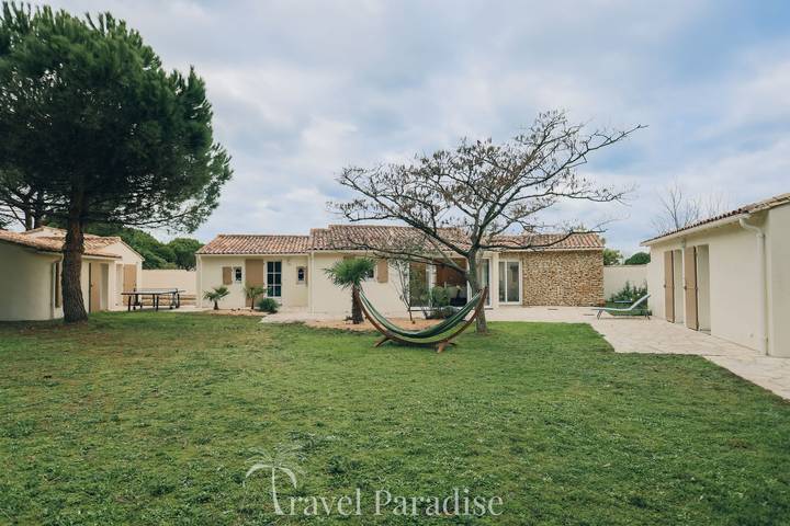 Location de vacances pour 12 personnes, avec terrasse et jardin à Les Portes-en-Ré - 2