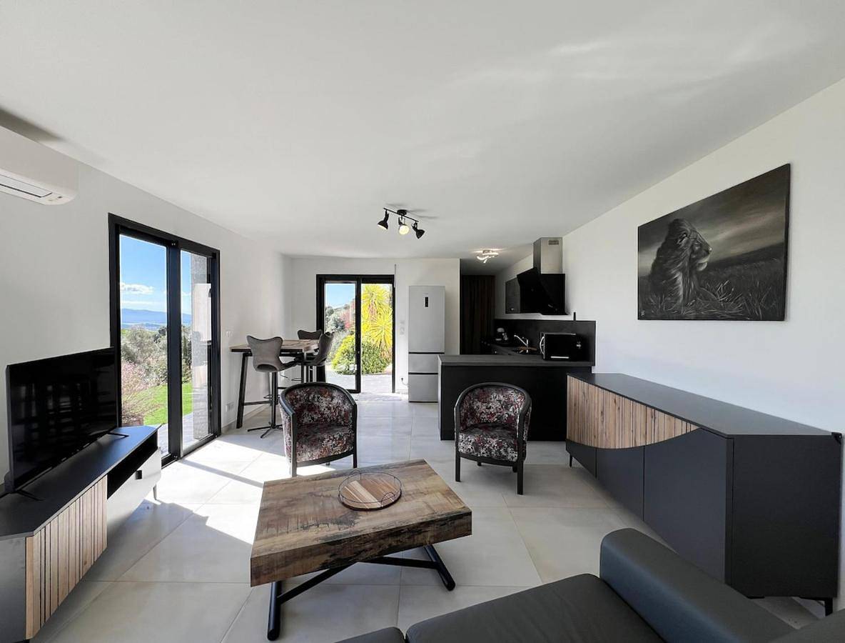Appartement entier, One-Bedroom Apartment in Alata, Région d'Ajaccio